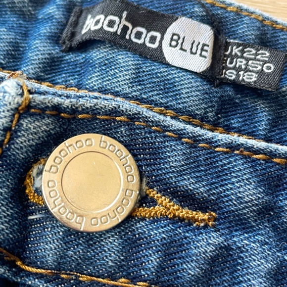 Boohoo Women’s Plus Mid Wash High Waisted Distressed Denim Jean Shorts Size 18 - Picture 6 of 8